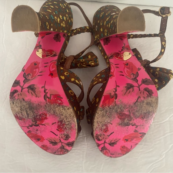 Y2K Betsey Johnson Braided floral t strap heel Size 5 - Picture 4 of 9